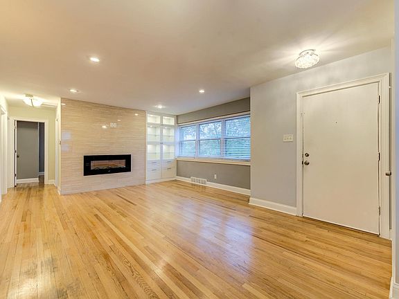 4th image of 8533 Everett Ave