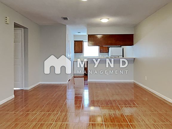 4th image of 4029 Briar Hollow Dr APT 3