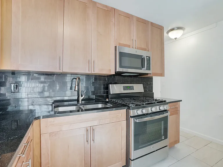 355 E 72nd St #4H — Photo 7