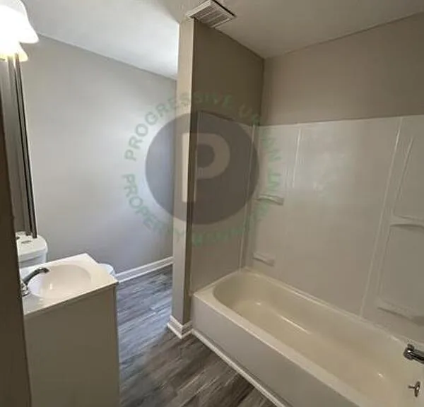 3204 W 73rd St — Photo 18