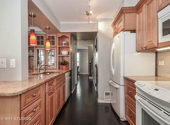 4th image of 1619 Pebblecreek Dr