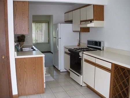 Extra cabinets & newer frig