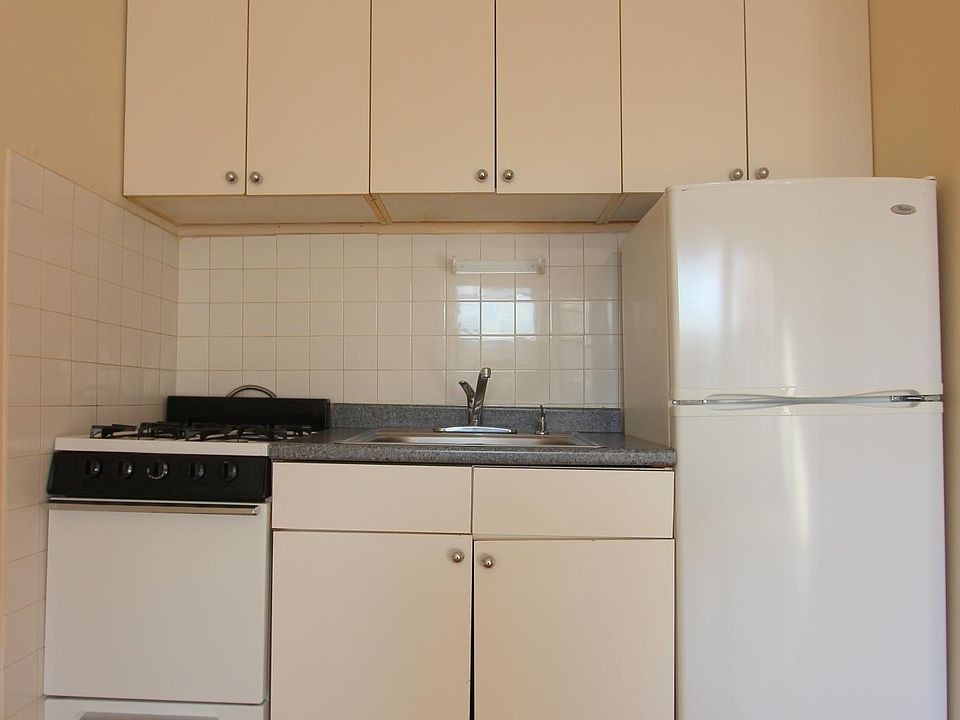 2nd image of 1050 W George St #20TWO