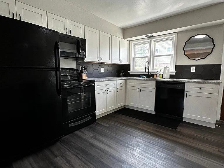 504 Chapman St #A — Photo 3