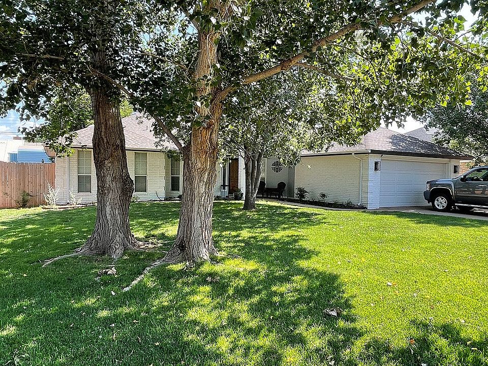 1st image of 121 Rosewood Dr