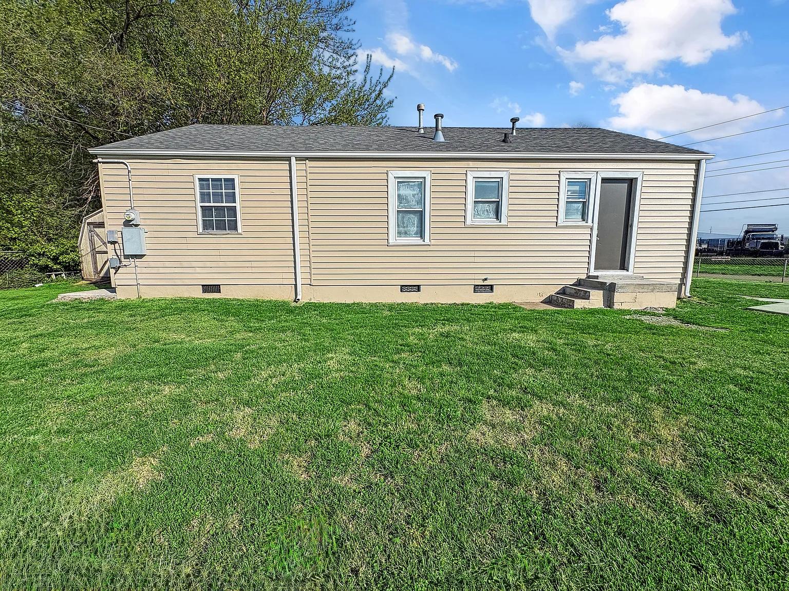 4 bed, 1000 sqft, $1,600 — Photo 3