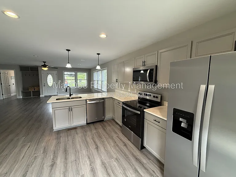 77 Lakeview Dr — Photo 30