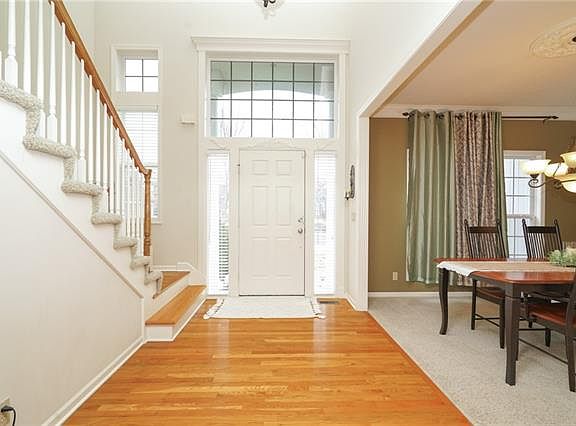 3rd image of 15845 Juniper St