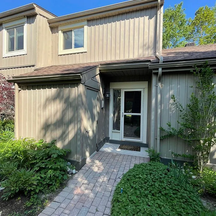 581 Oxbow Cres #21