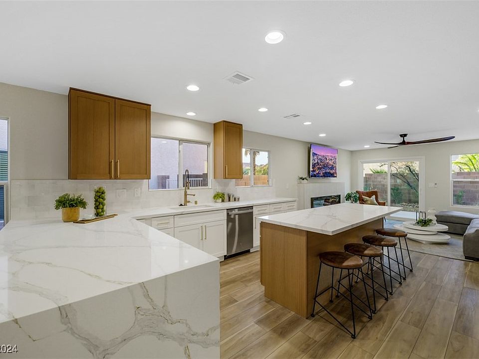 1st image of 3694 Famiglia Dr