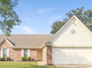 1214 Central Park Cv, Southaven, MS 38671