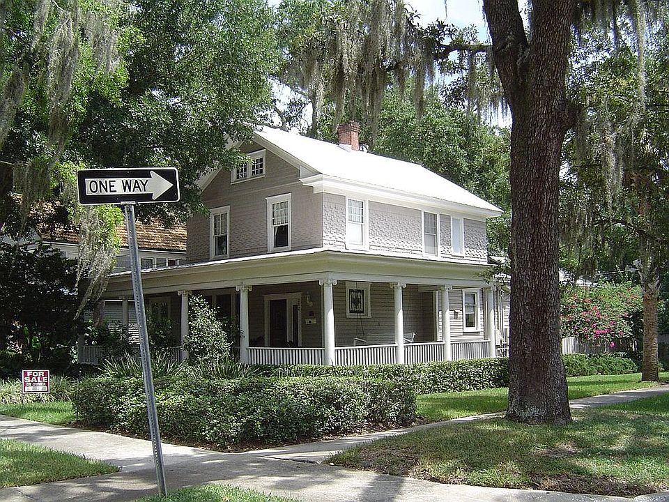 Front view of home