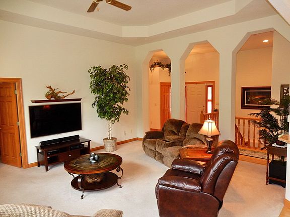 4th image of N12W29023 Creekside Ct