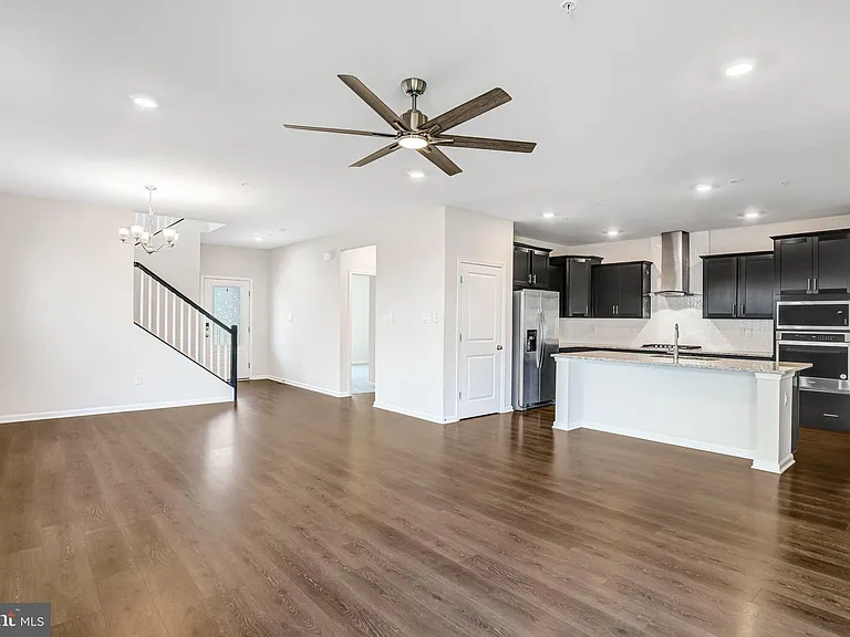 404 Constellation Ln — Photo 3