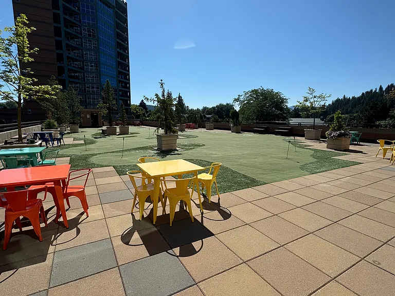 Community Putting Green on 3rd Floor Terrace