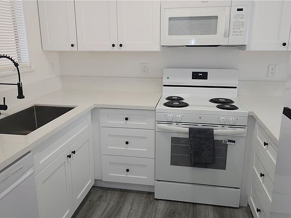 2nd image of 2373 Cardiff Ln Unit B