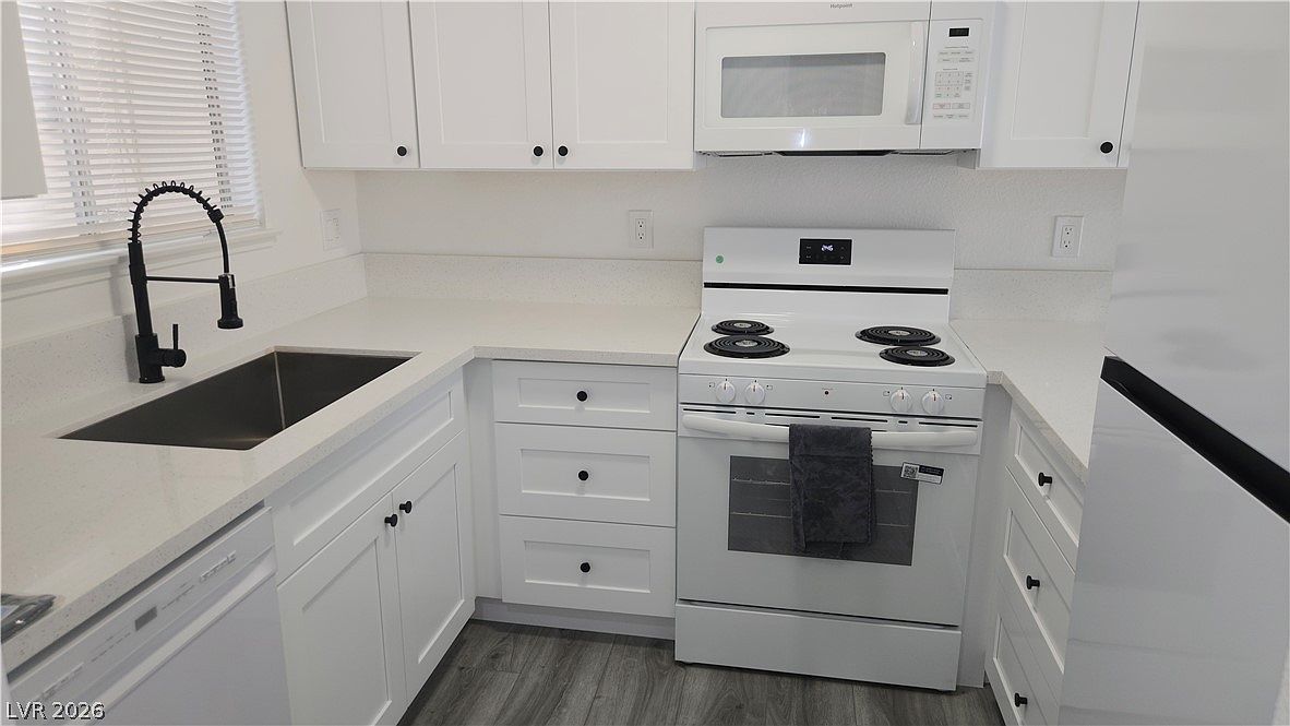 2373 Cardiff Ln Unit B — photo 2