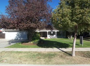 2563 Barstow Ave, Clovis, CA 93611