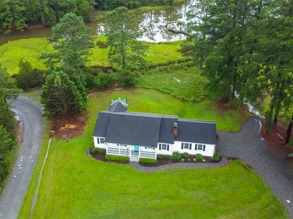 21 Kayak Trl, Mathews, VA 23109