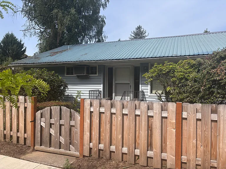5353 SE Cesar E Chavez Blvd — Photo 9