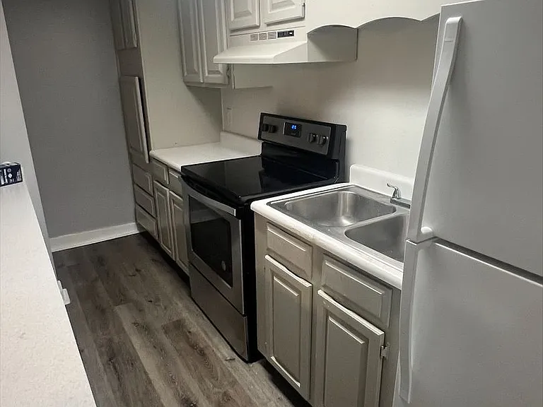 406 W Maple St — Photo 11