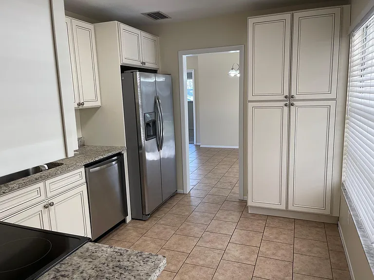 4001 Sandpointe Dr — Photo 12
