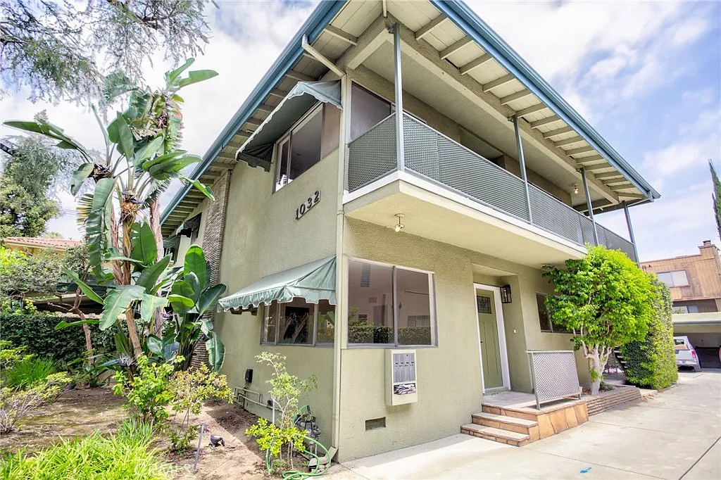 Building Photo - 1032 S Golden W #A