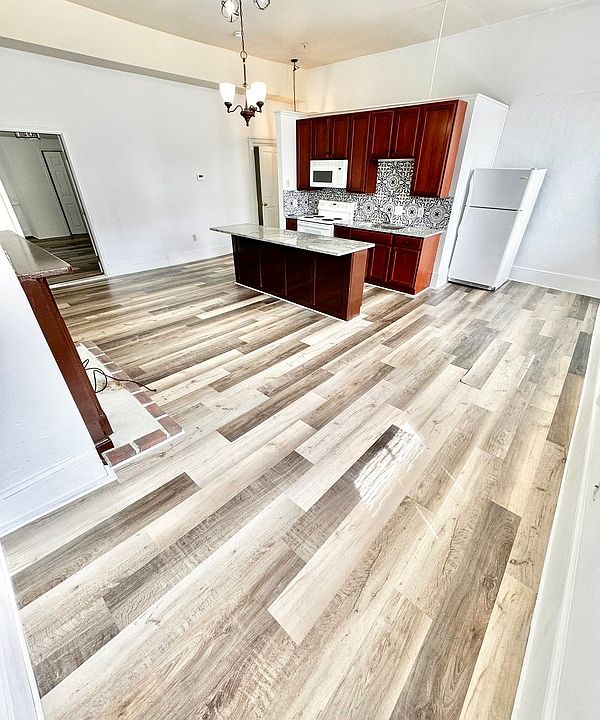 1st image of 29 W Bank St #B