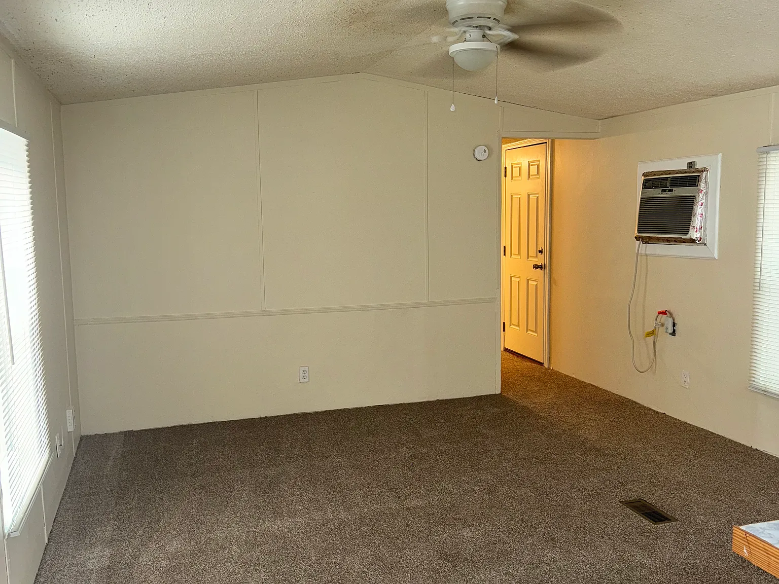 Lithia Manor (3666 Glenda St, Lithia Springs 30122) — Photo 3