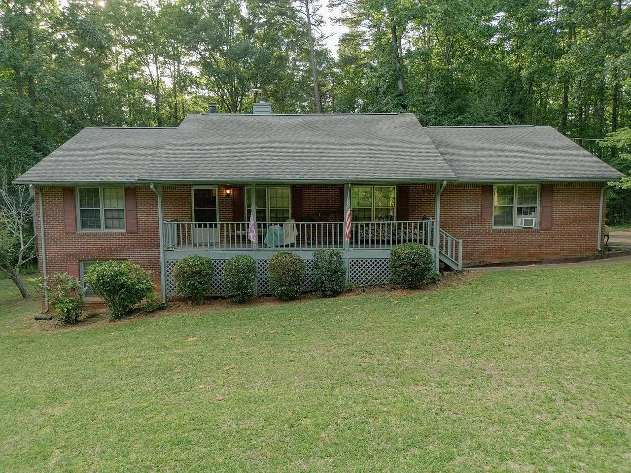 185 Brookshire Dr photo 1