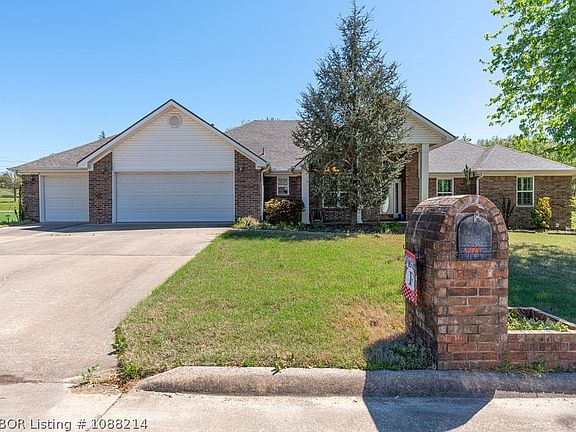 2nd image of 2926 Shady Brook Ln