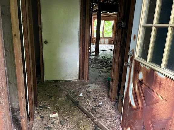 5th image of 19524 Gilmer St