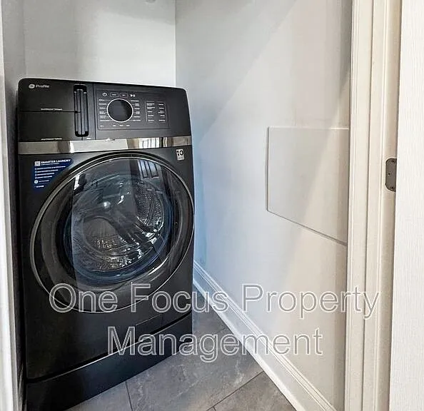 1064 Mill St #5 — Photo 5