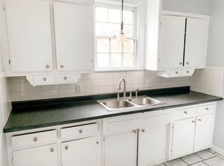 1403 W 7th St, Taylor, TX 76574