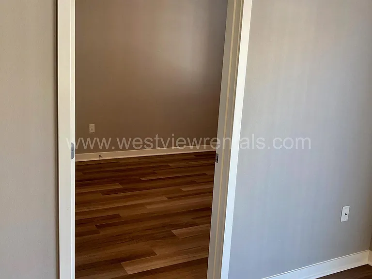 203 E Laurel St — Photo 62