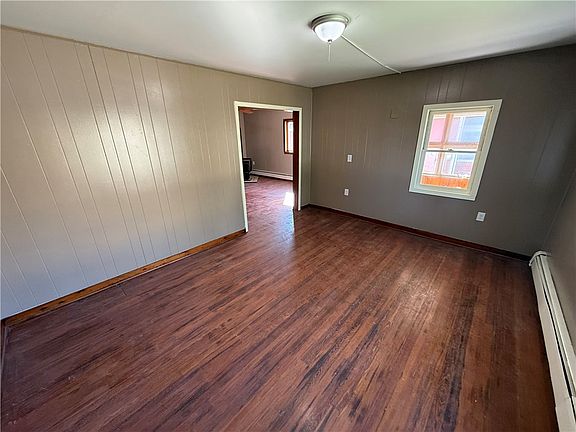 4th image of 22 Myrtle Ave