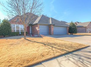 5111 E Dallas Pl, Broken Arrow, OK 74014