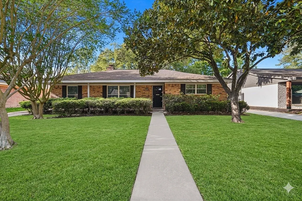 3 bed, 2069 sqft, $2,400 — Photo 1