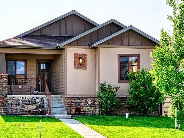 112 College Park Cir, Gillette, WY 82718