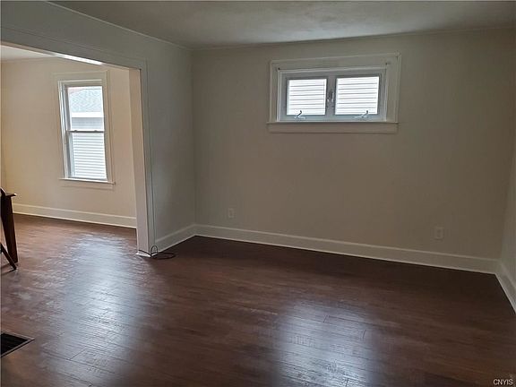 3rd image of 7 Tracey St