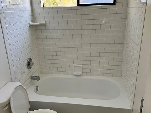 5th image of 6032 Woodland St #6032