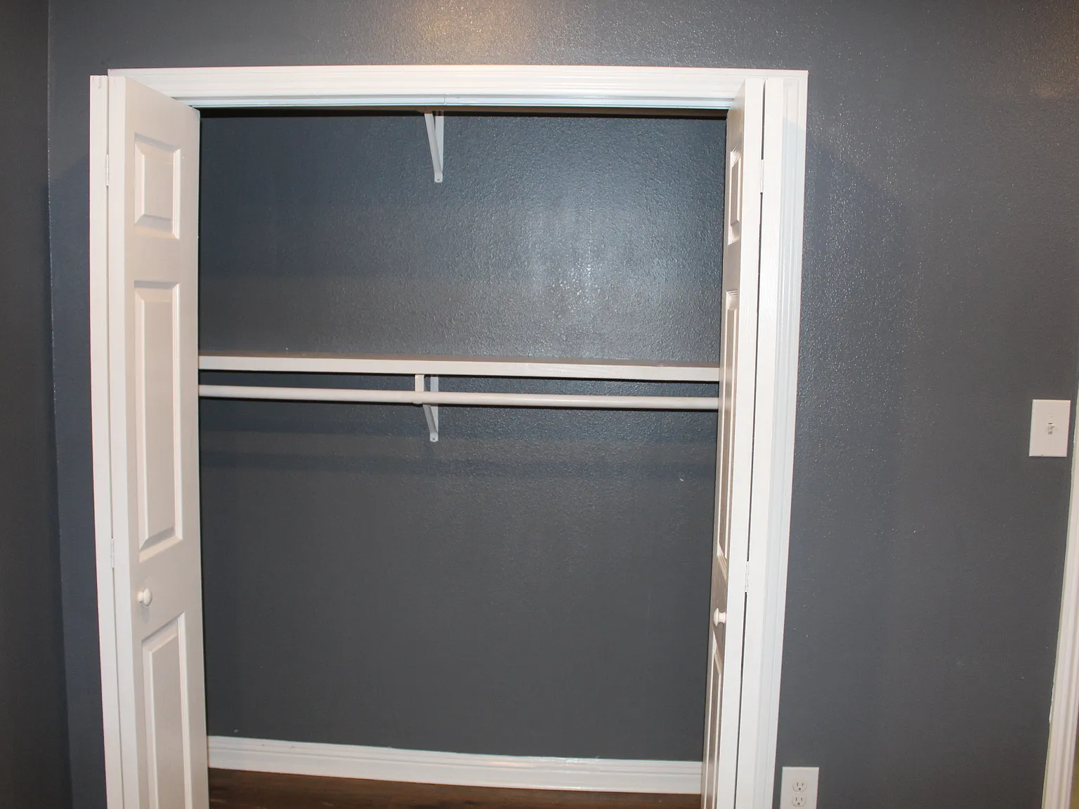 2 bed, 600 sqft, $2,200 — Photo 2