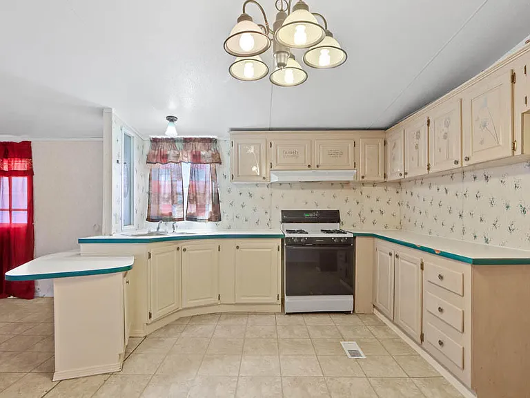 505 Ricky Zelt Dr — Photo 13