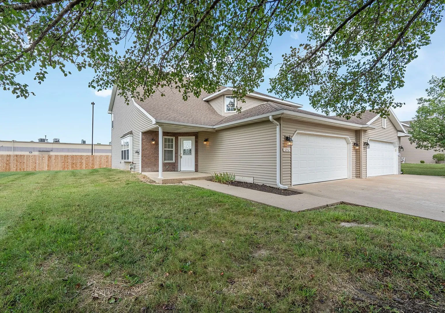 Spacious Home with Large Bedrooms & Ample Storage - Available NOW!! — Photo 1