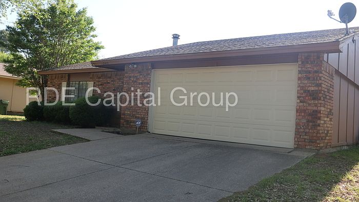 2nd image of 2412 Southcrest Dr
