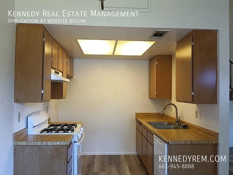 1645 Cactus Dr #B — Photo 5