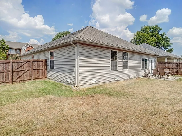 2540 W Delmar St — Photo 28