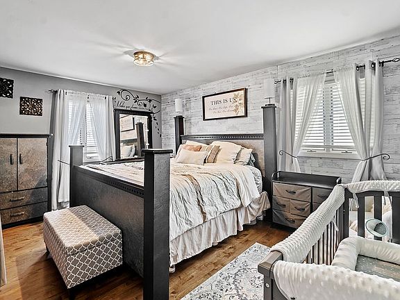 5th image of 1128 Roosevelt Ave