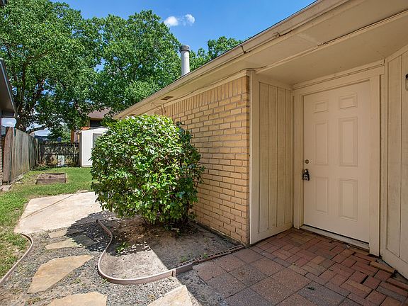 3rd image of 10710 Staghill Dr
