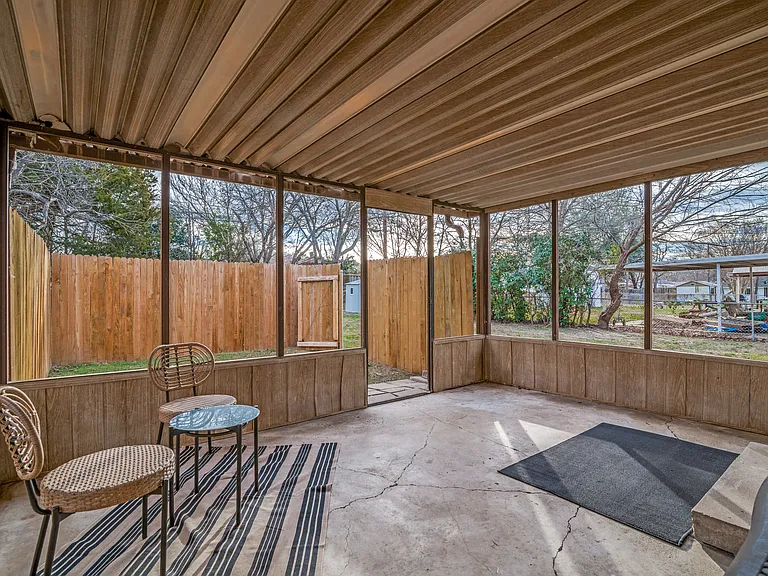 406 Freeman St — Photo 5